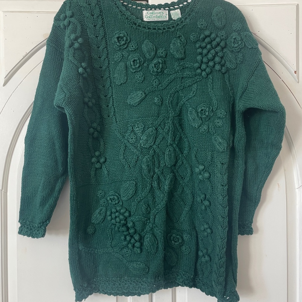Colleen’s collectibles women’s vintage 3/4 sleeve floral grape green sweater M
